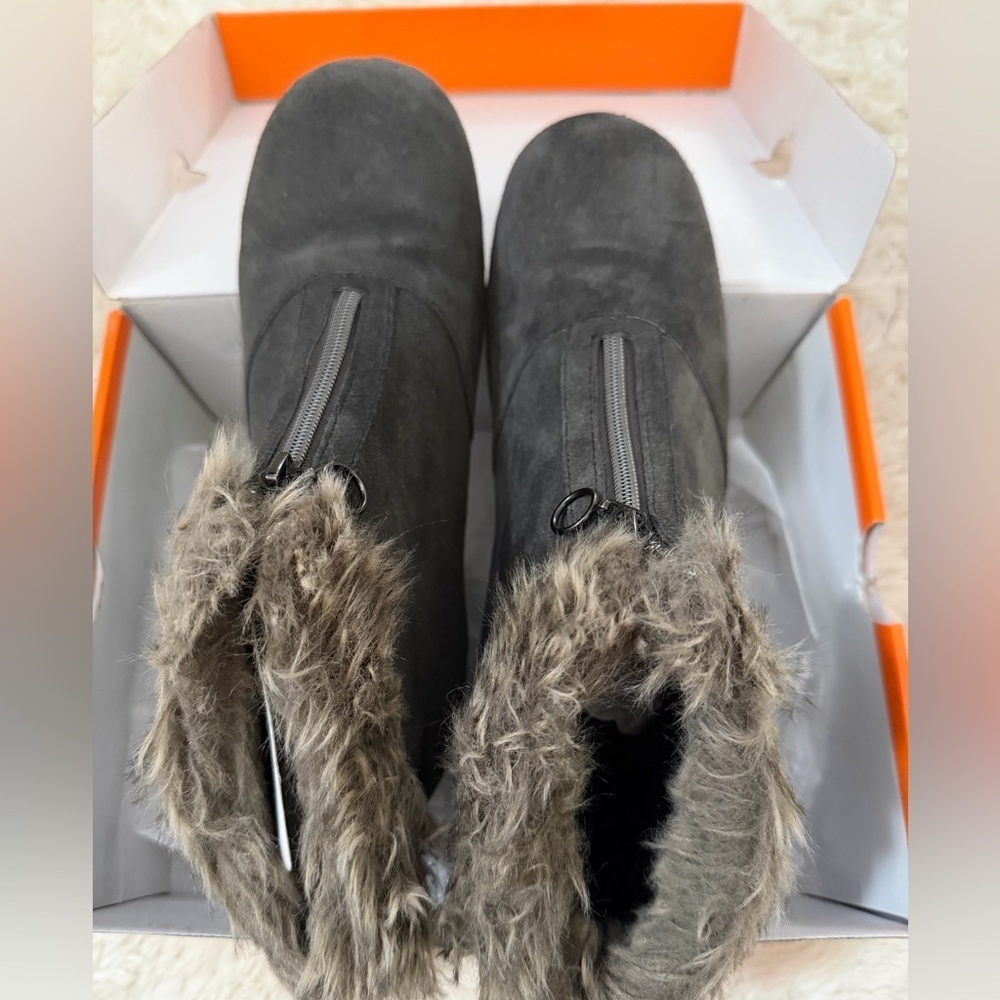 Women’s Sporto Jessie Suede Waterproof Grey Faux Fur Women's Boots 11W